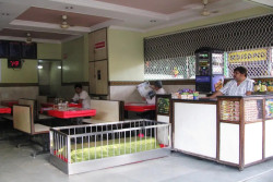 Restoran Unik Ini Ajak Pelanggan Menyantap Hidangan di Samping Orang Mati
