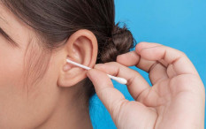 Bahaya Tidak Melepas Anting saat Tidur