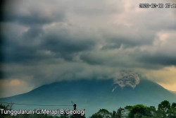 Merapi Luncurkan Awan Panas 1,5 Kilometer, Terjadi Hujan Abu