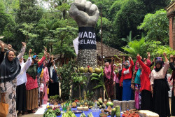 Peringati Satu Tahun Perlawanan, Warga Wadas Gelar Pentas Seni dan Dirikan Patung