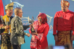 Kustini Mendapat Penghargaan Anugerah Kebudayaan Abyakta dari PWI