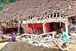Tertimpa Longsoran Tebing, Rumah Seorang Warga Dlingo Bantul Hancur
