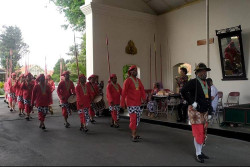 Kenalkan Budaya Ke Masyarakat, Upacara Ganti Dwaja Bregada Jaga Kadipaten Pakualaman Digelar