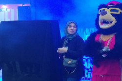 Pengunjung Serbu Stan Vape Milik Artis Ratu Annisa, Ribuan Botol Liquid Ludes dalam Hitungan Jam
