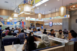 Penggemar Sushi Merapat! Kini Sushi Station Hadir di JCM