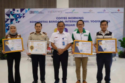 HUT Ke-59, Angkasa Pura I YIA Salurkan Program TJSL pada Penyandang Disabilitas Serta Memberikan Apresiasi pada Penumpang dan Tenant
