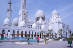 Masjid Sheikh Zayed Solo Resmi Dibuka untuk Umum, Ada Bus Menuju ke Sana, Simak Tarif dan Jadwalnya