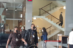 Penampakan Ayah Mario Dandy, Eks Pejabat Pajak saat Tiba di KPK