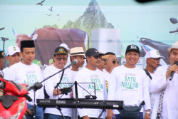 Cak Imin Berangkatkan Umrah Tukang Bubur Asal Bantul