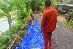 Longsor sejak Bulan Lalu, Bahu Jalan di Dlingo Bantul Belum Juga Ditindaklanjuti