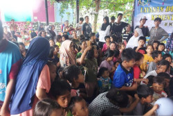 Susu untuk Bayi Paling Dibutuhkan di Area Pengungsian Kebakaran Plumpang