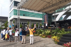 Fun Run hingga Paduan Suara Meriahkan Dies Natalis FK-KMK UGM