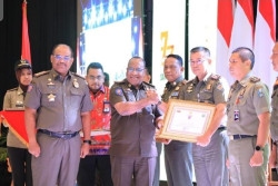 Kasatpol PP DIY Raih Penghargaan Karya Bhakti Peduli Satpol PP 2023