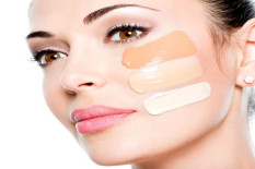 4 Cara Mencegah Warna Foundation Berubah Setelah Beberapa Jam Pemakaian