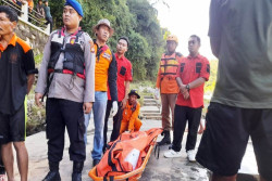 Mandi di Air Terjun Sri Gethuk, Tiga Pelajar Hanyut, Satu Ditemukan Meninggal Dunia