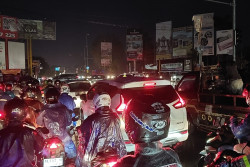 Setelah Hujan dan Angin Kencang Tumbangkan Pepohonan, Ring Road Sleman Macet Parah