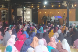Jelang Ramadan, Sembako Dibagikan untuk Warga Kurang Mampu