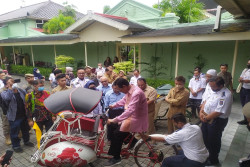 Jajal Rasanya Naik Becak Kayuh Bertenaga Listrik, Ini Kesan Sultan