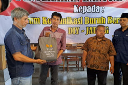 Jelang Ramadan, Polda DIY Bagikan Paket Sembako untuk Buruh