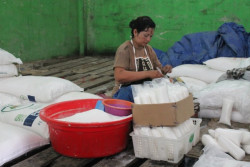 Badan Pangan Nasional Minta Bulog Amankan Cadangan Gula dan Minyak Goreng
