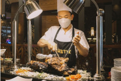 Berbuka Puasa Sambil Beramal di Bulan Ramadan Penuh Berkah