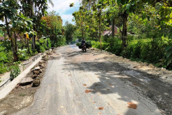 Jalan Wisata Gua Pindul Gunungkidul Rusak Parah