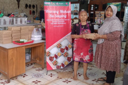 Gelar Warteg Gratis untuk Duafa, Alfamart dan Heinz ABC Bagikan 20.000 Paket Buka Puasa