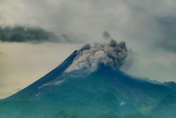 Merapi Belum Mereda, Awan Panas Kembali Meluncur