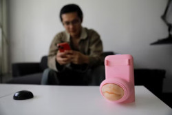 Perusahaan Ini Ciptakan Alat Ciuman Jarak Jauh, Cocok Bagi Pasangan LDR!