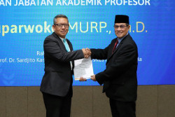 Ahli Tata Kota UII Suparwoko Peroleh Gelar Profesor
