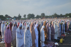 Ribuan Warga Muhammadiyah Ikuti Salat Id di Gumuk Pasir