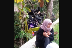 Minibus Terguling di Tanjakan Clongop Gedangsari, Penumpang Terluka