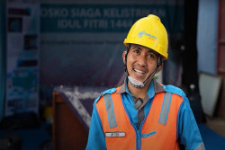 Perjuangan Petugas PLN: Tinggalkan Keluarga Demi Kenyamanan Pemudik dan Jaga Kelistrikan selama Lebaran
