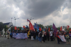 Gelar Aksi Hari Buruh di Titik Nol, Buruh DIY: Upah Rendah, Kami Sulit Beli Rumah