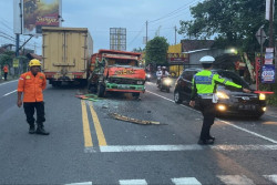 Truk Box Oleng, Tabrakan Beruntun Terjadi di Simpang Depok