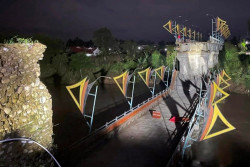 Jembatan Sikabu Senilai Rp24,5 M Ambruk, BNPB-PUPR Turun Tangan
