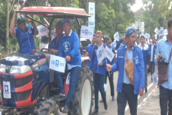 Bawa Traktor, Ratusan Kader PAN Sambangi KPU Sleman