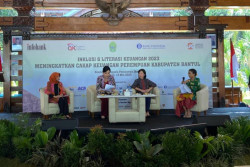 Masyarakat Harus Lebih Berani Menabung di Bank
