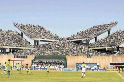 Stadion Paling Aneh di Dunia, Penonton Harus Menoleh ke Samping untuk Menonton Pertandingan