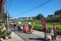 Berjalan Kaki dan Tilik Putu, Balai Tresna Werdha Abiyoso Sambut Hari Lanjut Usia Nasional