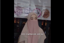 Cerai dari Virgoun, Inara Rusli Putuskan Lepas Cadar