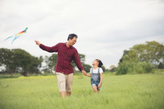 Kenali Dampak Terburuk jika Ayah Tak Ikut Mengasuh Anak