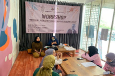 Modal Buka Usaha, Perempuan Milenial Belajar Bikin Puding Hias
