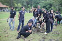 Jelang Waisak, Candi Banyunibo di Prambanan Dihijaukan