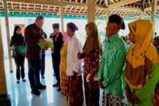 Memastikan Status, Puluhan Warga Lansia Jalani Sidang Isbat Pernikahan