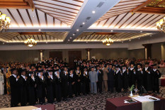Akprind Yogyakarta Wisuda 100 Sarjana dan Ahli Madya