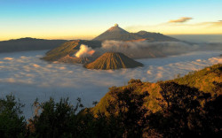 Gunung Bromo Bersalju, Ini Fakta Fenomena Embun Upas