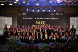 Waroeng Steak & Shake Kembali Berikan Umrah Gratis untuk Apresiasi Kinerja Karyawan
