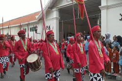 Digelar Rutin, Upacara Ganti Dwaja Bregada Jaga Kadipaten Pakualaman Bisa Datangkan Wisatawan