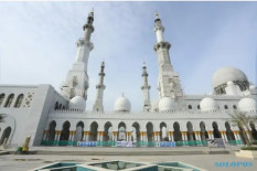 Akad Nikah di Masjid Sheikh Zayed Solo Yes, Prewedding No!